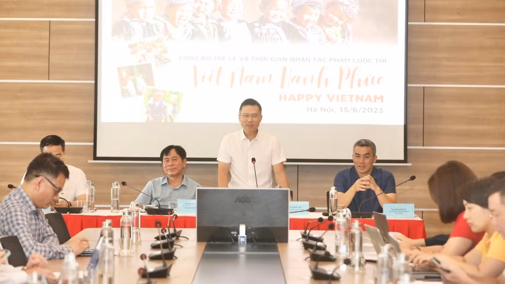 Ông Phạm Anh Tuấn, Cục trưởng Thông tin đối ngoại công bố thể lệ cuộc thi ảnh, video "Việt Nam hạnh phúc" . (Ảnh: Minh Quyết, TTXVN) Ông Phạm Anh Tuấn, Cục trưởng Thông tin đối ngoại công bố thể lệ cuộc thi ảnh, video "Việt Nam hạnh phúc" . (Ảnh: Minh Quyết, TTXVN)