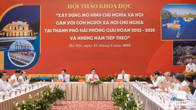 Quang cảnh hội thảo khoa học "Xây dựng mô hình chủ nghĩa xã hội gắn với con người xã hội chủ nghĩa tại thành phố Hải Phòng giai đoạn 2025-2030 và những năm tiếp theo". (Ảnh: SƠN TÙNG)