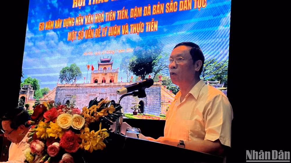 Phó Giáo sư, Tiến sĩ Phạm Văn Linh, Phó Chủ tịch Hội đồng Lý luận Trung ương phát biểu đề dẫn Hội thảo. (Ảnh: HẢI ĐĂNG) Phó Giáo sư, Tiến sĩ Phạm Văn Linh, Phó Chủ tịch Hội đồng Lý luận Trung ương phát biểu đề dẫn Hội thảo. (Ảnh: HẢI ĐĂNG)