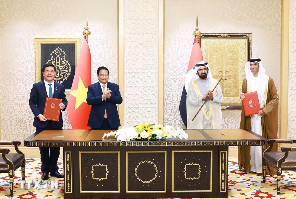 Thủ tướng Phạm Minh Chính và Phó Tổng thống, Thủ tướng UAE Sheikh Mohammed bin Rashid Al Maktoum chứng kiến ký kết Hiệp định Đối tác kinh tế toàn diện (CEPA) giữa Việt Nam và UAE. (Ảnh: Dương Giang/TTXVN) Thủ tướng Phạm Minh Chính và Phó Tổng thống, Thủ tướng UAE Sheikh Mohammed bin Rashid Al Maktoum chứng kiến ký kết Hiệp định Đối tác kinh tế toàn diện (CEPA) giữa Việt Nam và UAE. (Ảnh: Dương Giang/TTXVN)