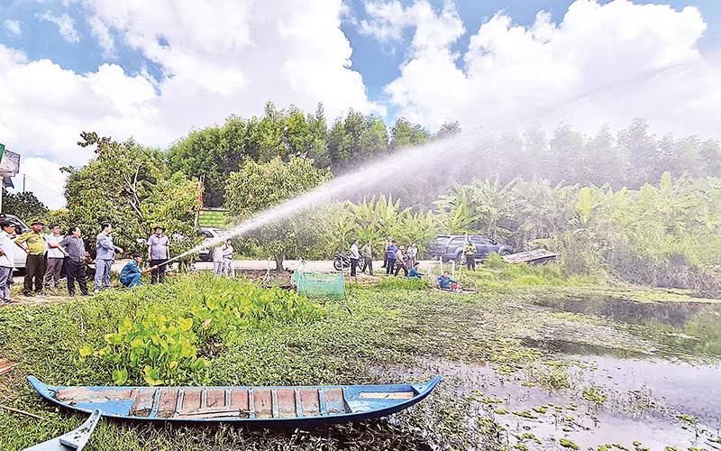Lãnh đạo tỉnh Cà Mau kiểm tra vận hành thiết bị phòng cháy, chữa cháy tại Vườn Quốc gia U Minh Hạ. Lãnh đạo tỉnh Cà Mau kiểm tra vận hành thiết bị phòng cháy, chữa cháy tại Vườn Quốc gia U Minh Hạ.