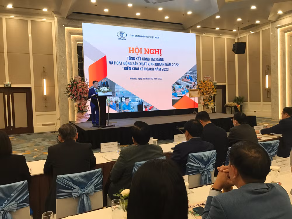 Bí thư Đảng ủy, Chủ tịch Hội đồng quản trị Vinatex Lê Tiến Trường phát biểu khai mạc hội nghị.