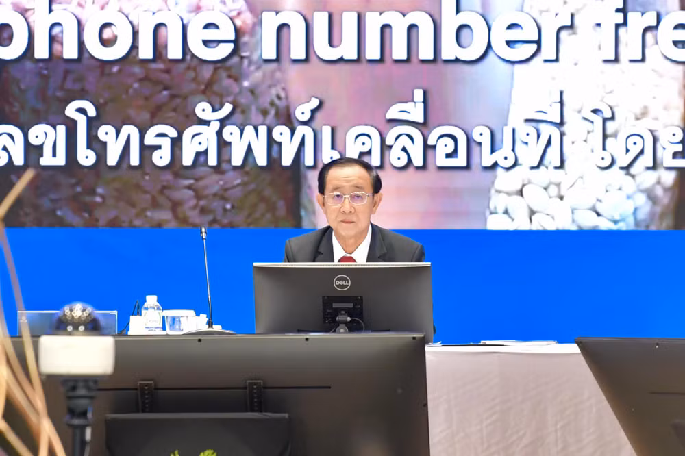 Bộ trưởng Tài chính Thái Lan Arkhom Termpittayapaisith chủ trì hội nghị. Bộ trưởng Tài chính Thái Lan Arkhom Termpittayapaisith chủ trì hội nghị.