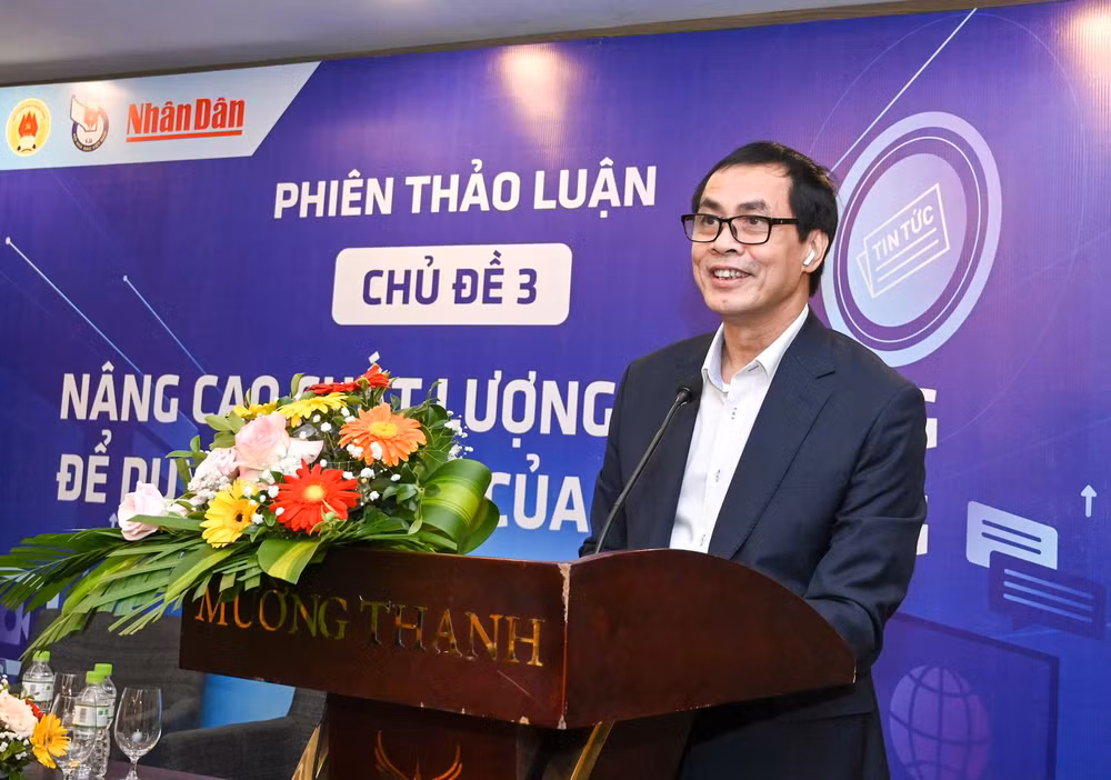 Nhà báo Hữu Việt, Vụ trưởng, Trưởng Ban Văn hóa-Văn nghệ, Báo Nhân Dân phát biểu đề dẫn hội thảo. (Ảnh: Duy Linh) Nhà báo Hữu Việt, Vụ trưởng, Trưởng Ban Văn hóa-Văn nghệ, Báo Nhân Dân phát biểu đề dẫn hội thảo. (Ảnh: Duy Linh)