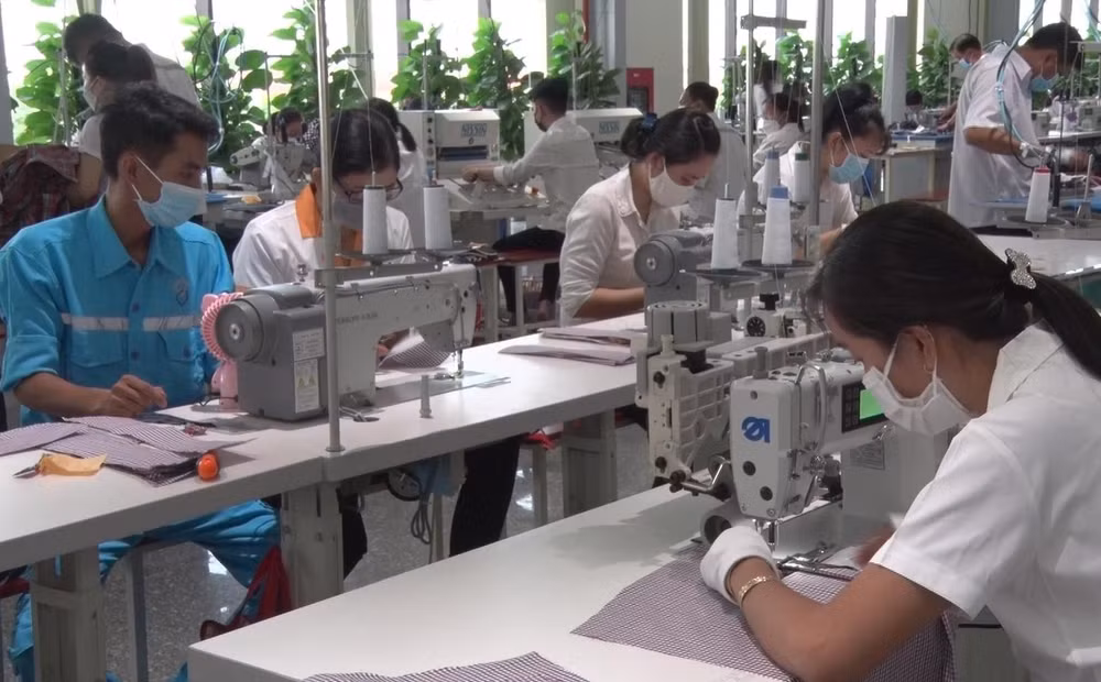 Sản xuất tại công ty may Thái Tuấn, Long An.