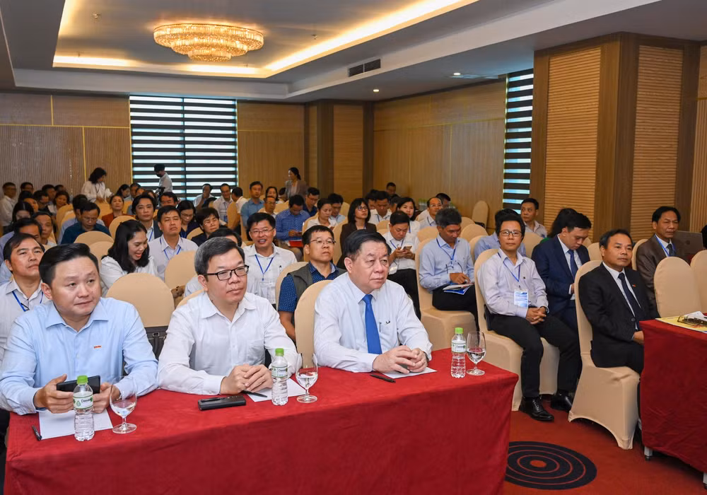 Đồng chí Nguyễn Trọng Nghĩa, Bí thư Trung ương Đảng, Trưởng Ban Tuyên giáo Trung ương tới dự và chỉ đạo hội thảo. Đồng chí Nguyễn Trọng Nghĩa, Bí thư Trung ương Đảng, Trưởng Ban Tuyên giáo Trung ương tới dự và chỉ đạo hội thảo.