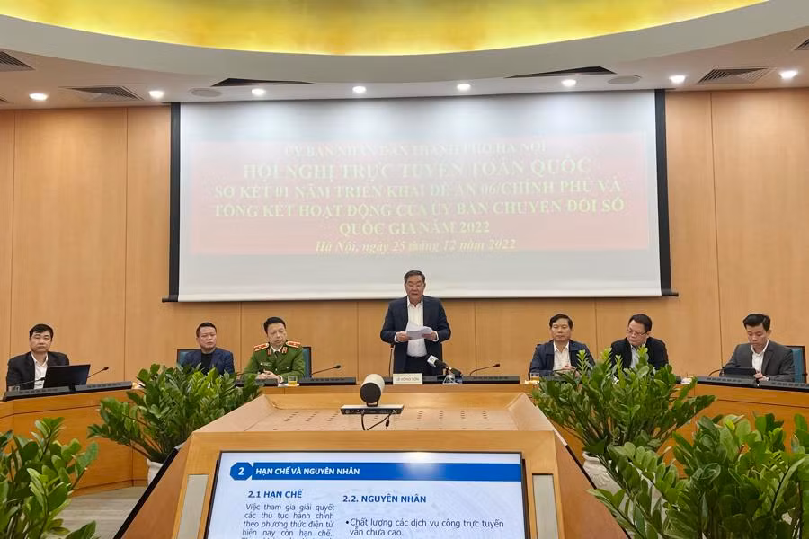 Phó Chủ tịch Thường trực Ủy ban nhân dân TP Hà Nội Lê Hồng Sơn phát biểu.