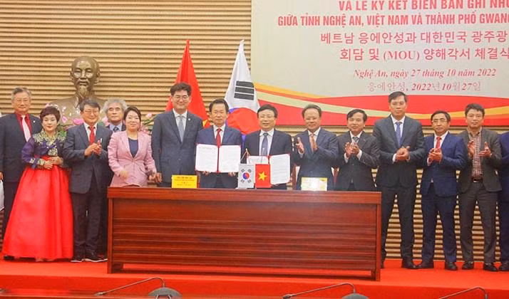 Chính quyền tỉnh Nghệ An và thành phố Gwangju ký kết biên bản ghi nhớ. Chính quyền tỉnh Nghệ An và thành phố Gwangju ký kết biên bản ghi nhớ.