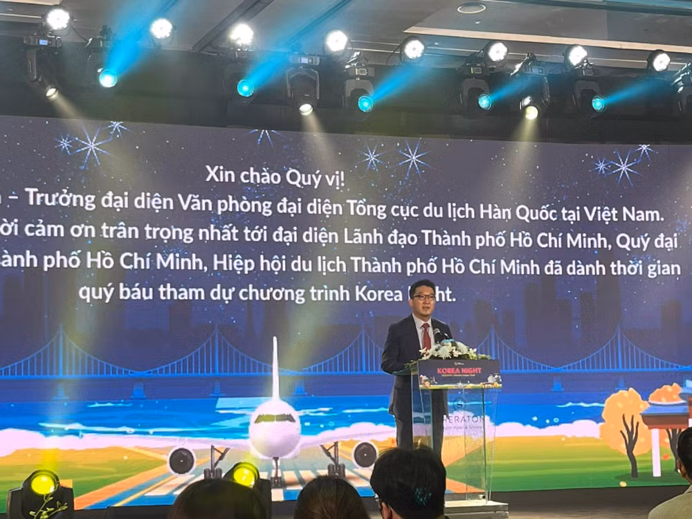 Ông Lee Jae Hoon – Trưởng đại diện Tổng cục Du lịch Hàn Quốc tại Việt Nam phát biểu trong chương trình Đêm Hàn Quốc.