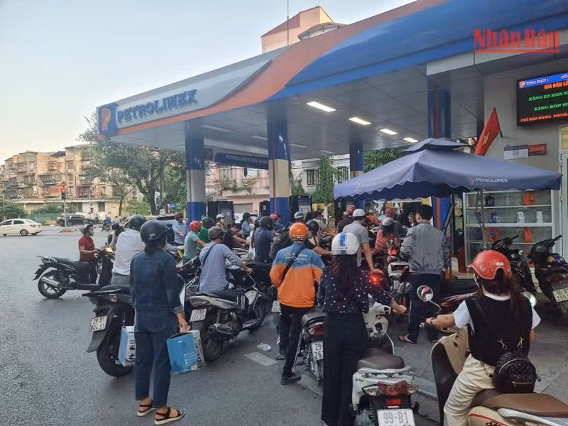Tình hình cung ứng xăng dầu trên địa bàn thành phố đã bớt căng thẳng hơn so với những ngày trước.