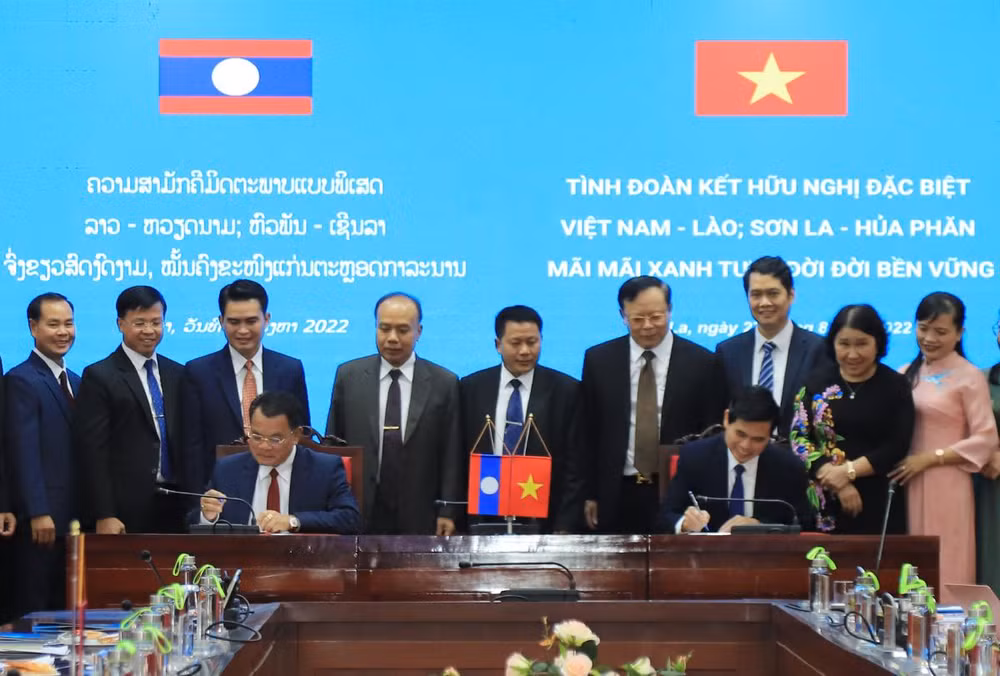 Lãnh đạo tỉnh Sơn La và tỉnh Houaphanh ký kết biên bản thỏa thuận hợp tác giai đoạn 2022-2024.