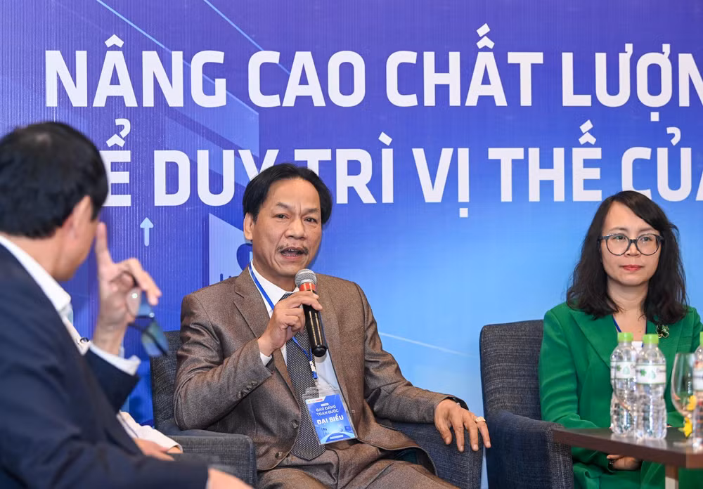 Các nhà báo chia sẻ kinh nghiệm đổi mới báo chí tại hội thảo. (Ảnh: Duy Linh) Các nhà báo chia sẻ kinh nghiệm đổi mới báo chí tại hội thảo. (Ảnh: Duy Linh)