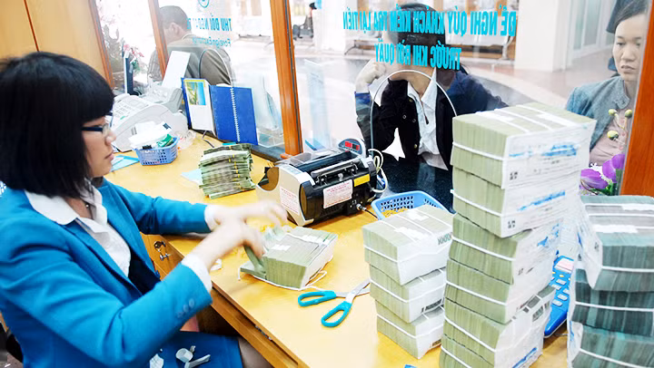 Nợ xấu có xu hướng gia tăng và tạo áp lực lớn lên các tổ chức tín dụng. Ảnh: NGUYỆT ANH