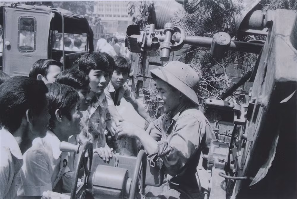 Các chiến sĩ giải phóng kể chuyện chiến đấu cho sinh viên, thanh niên Sài Gòn ngày 30/4/1975. Các chiến sĩ giải phóng kể chuyện chiến đấu cho sinh viên, thanh niên Sài Gòn ngày 30/4/1975.