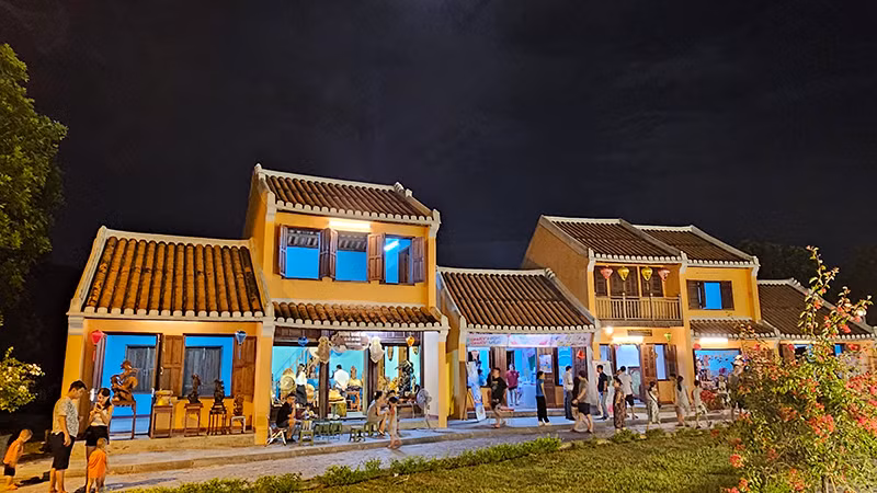 "Phố cổ Hội An" giữa lòng thành phố Thanh Hóa. "Phố cổ Hội An" giữa lòng thành phố Thanh Hóa.