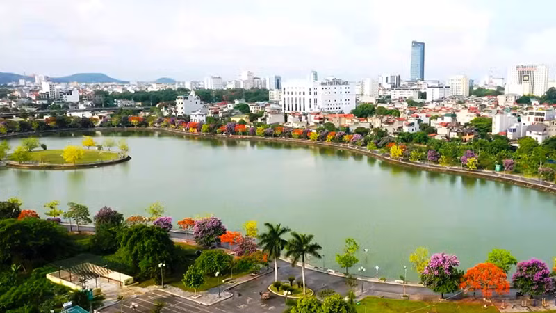 Hồ Đồng Chiệc ở thành phố Thanh Hóa. Hồ Đồng Chiệc ở thành phố Thanh Hóa.