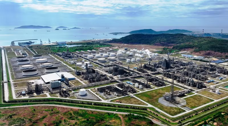 Khu liên hợp Lọc hóa dầu Nghi Sơn ở phía nam tỉnh Thanh Hóa. Khu liên hợp Lọc hóa dầu Nghi Sơn ở phía nam tỉnh Thanh Hóa.