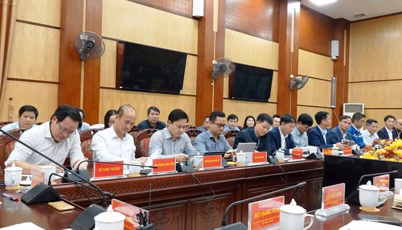 Các đại biểu tỉnh Thanh Hóa tham dự buổi làm việc. Các đại biểu tỉnh Thanh Hóa tham dự buổi làm việc.