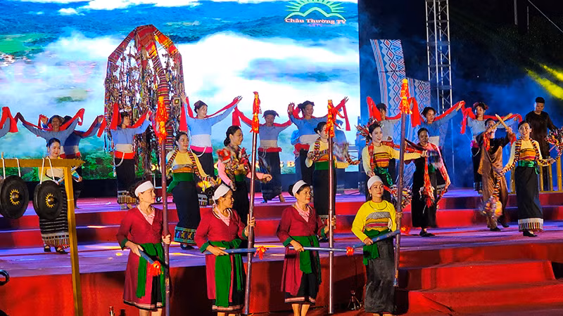 Lễ hội “Hương sắc vùng cao”- nơi thụ hưởng, tham gia, sáng tạo văn hóa của đồng bào các dân tộc thiểu số ở Thanh Hóa.