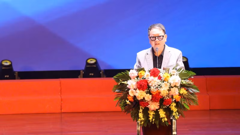 Chủ tịch Hội Nhạc sĩ Việt Nam Nguyễn Đức Trịnh phát biểu tại liên hoan. Chủ tịch Hội Nhạc sĩ Việt Nam Nguyễn Đức Trịnh phát biểu tại liên hoan.