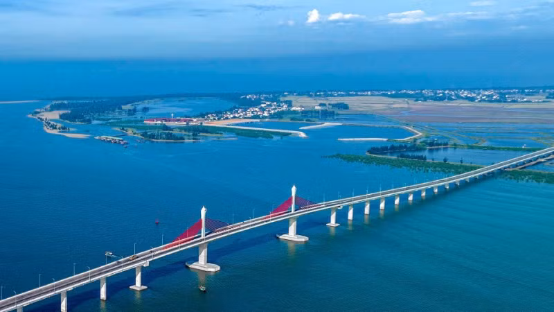 Cầu Cửa Hội mở ra không gian phát triển mới cho hai tỉnh Nghệ An và Hà Tĩnh.