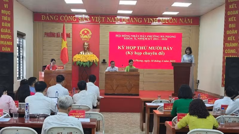 Hội đồng nhân dân phường Hà Phong, thành phố Hạ Long tổ chức kỳ họp chuyên đề.