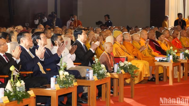 Chủ tịch nước Lương Cường cùng các đại biểu dự khai mạc Đại lễ.