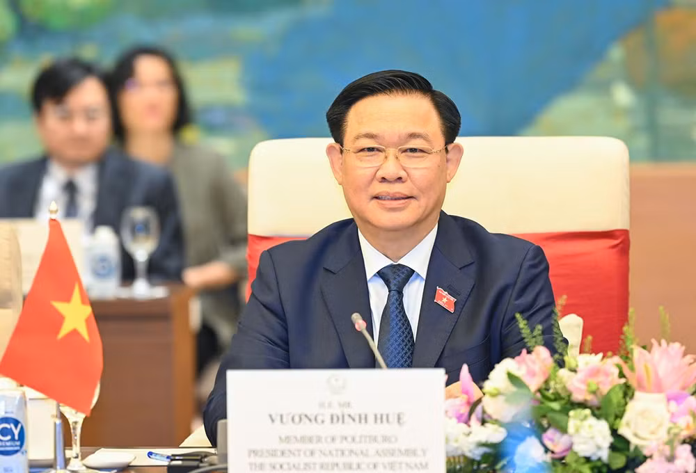 Chủ tịch Quốc hội Vương Đình Huệ phát biểu tại buổi tiếp.
