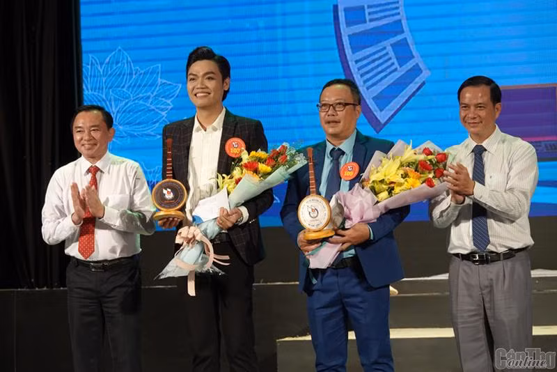 Giải Nhì thuộc về thí sinh Lê Thái (Đài Phát thanh-Truyền hình Bạc Liêu) và Hải Đăng (Đài Phát thanh-Truyền hình Bến Tre). Giải Nhì thuộc về thí sinh Lê Thái (Đài Phát thanh-Truyền hình Bạc Liêu) và Hải Đăng (Đài Phát thanh-Truyền hình Bến Tre).