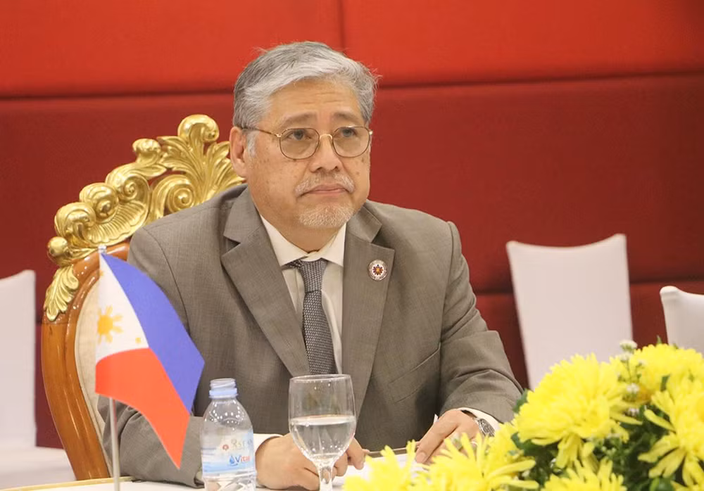 Bộ trưởng Ngoại giao Philippines Enrique Manalo. Bộ trưởng Ngoại giao Philippines Enrique Manalo.