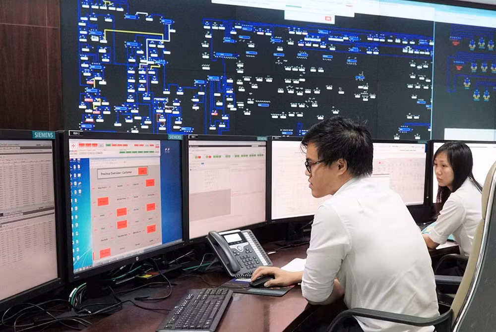 Điều khiển từ xa hệ thống lưới điện tại Trung tâm điều hành SCADA, EVNSPC.