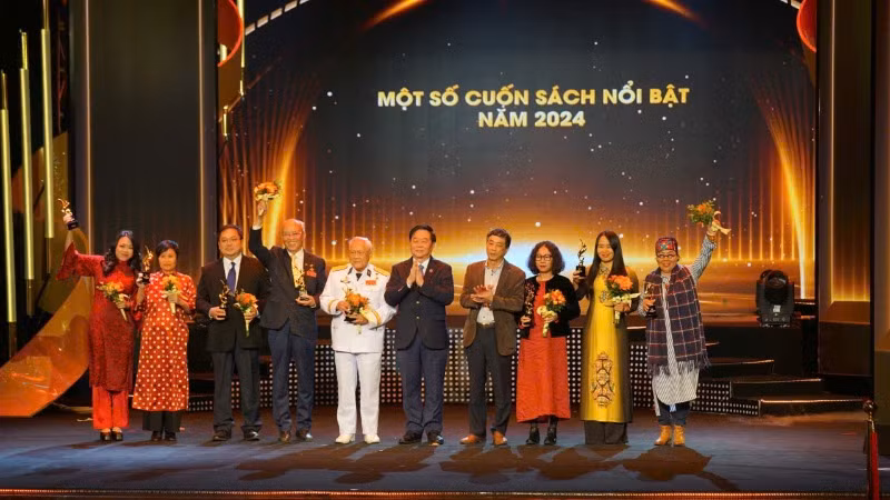 Lễ tôn vinh một số cuốn sách tiêu biểu năm 2024.