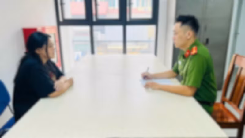 Đối tượng Nguyễn Hồng Nhung làm việc với cơ quan công an.