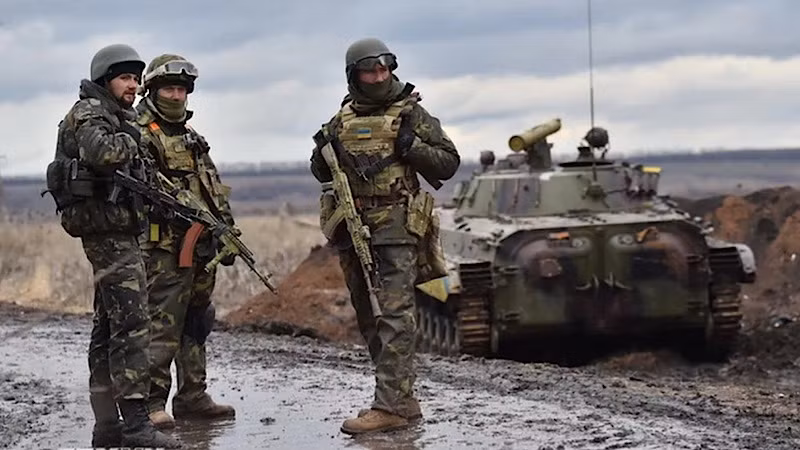 Binh sĩ quân đội Ukraine tại khu vực chiến sự ở ngoại ô thành phố Debaltseve, vùng Donetsk, miền đông Ukraine. (Nguồn: AFP/TTXVN)