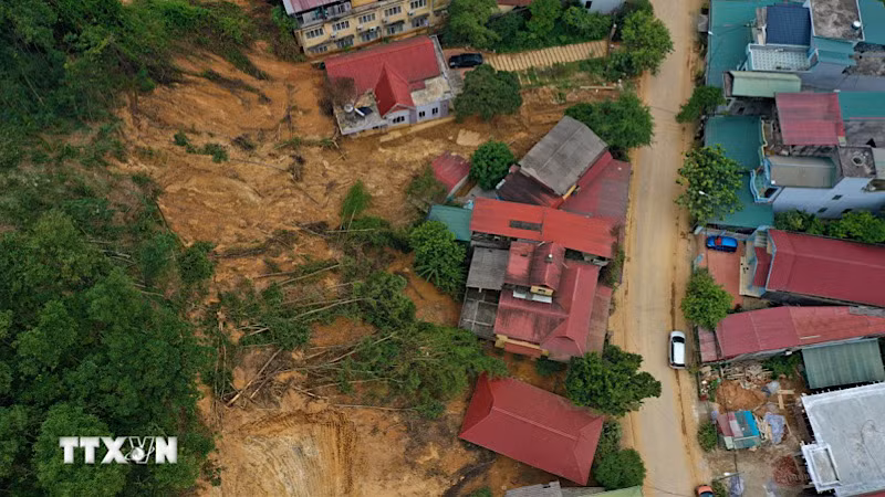 Sau bão số 3, nhiều điểm sạt lở xuất hiện tại thành phố Yên Bái. (Ảnh: TTXVN) Sau bão số 3, nhiều điểm sạt lở xuất hiện tại thành phố Yên Bái. (Ảnh: TTXVN)
