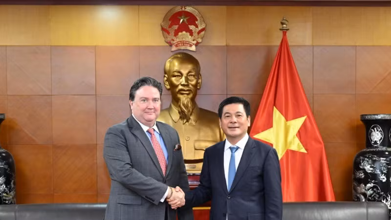 Bộ trưởng Công thương Nguyễn Hồng Diên và Ngài Marc E. Knapper, Đại sứ đặc mệnh toàn quyền Hợp chúng quốc Hoa Kỳ tại Việt Nam.