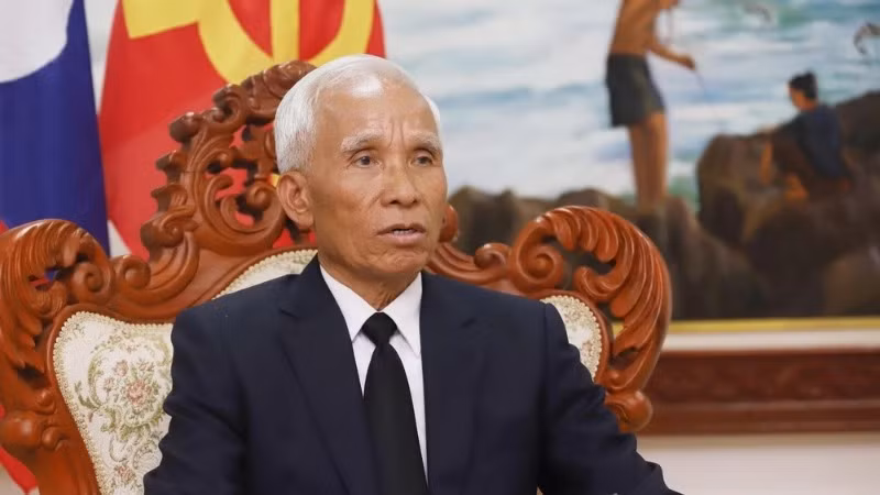 Trưởng Ban Tuyên huấn Trung ương Đảng Nhân dân cách mạng Lào Khamphanh Pheuiyavong trả lời phỏng vấn. (Ảnh: TTXVN)