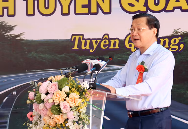 Phó Thủ tướng Chính phủ Lê Minh Khái phát biểu tại lễ khởi công dự án. Phó Thủ tướng Chính phủ Lê Minh Khái phát biểu tại lễ khởi công dự án.