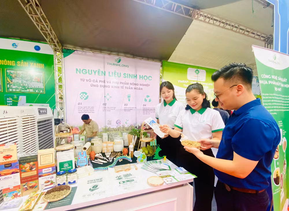Giới thiệu các sản phẩm bao bì được chế tạo từ vỏ cà-phê và phụ phẩm nông nghiệp.