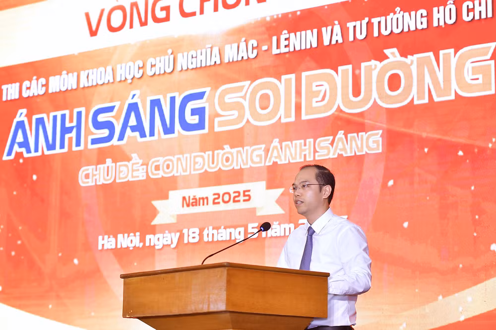Đồng chí Nguyễn Tiến Hưng phát biểu ý kiến tại Vòng chung kết Hội thi.