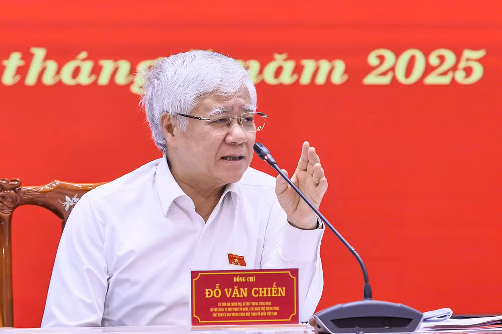 Đồng chí Đỗ Văn Chiến phát biểu ý kiến tại phiên họp. Đồng chí Đỗ Văn Chiến phát biểu ý kiến tại phiên họp.