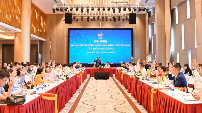 Các đại biểu tiến hành hiệp thương tại hội nghị. 