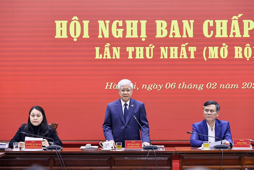 Đồng chí Đỗ Văn Chiến phát biểu ý kiến tại hội nghị. Đồng chí Đỗ Văn Chiến phát biểu ý kiến tại hội nghị.