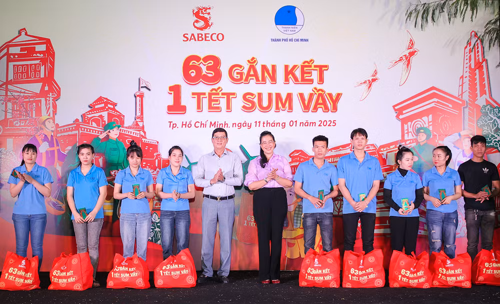 Chương trình "63 gắn kết - 1 Tết sum vầy" tại thành phố Hồ Chí Minh. Chương trình "63 gắn kết - 1 Tết sum vầy" tại thành phố Hồ Chí Minh.
