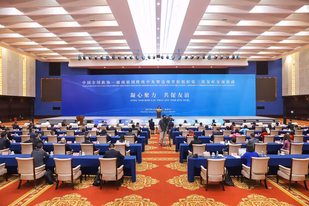 Toàn cảnh lễ khai mạc Chương trình. (Ảnh: Ủy ban Trung ương Mặt trận Tổ quốc Việt Nam cung cấp) Toàn cảnh lễ khai mạc Chương trình. (Ảnh: Ủy ban Trung ương Mặt trận Tổ quốc Việt Nam cung cấp)