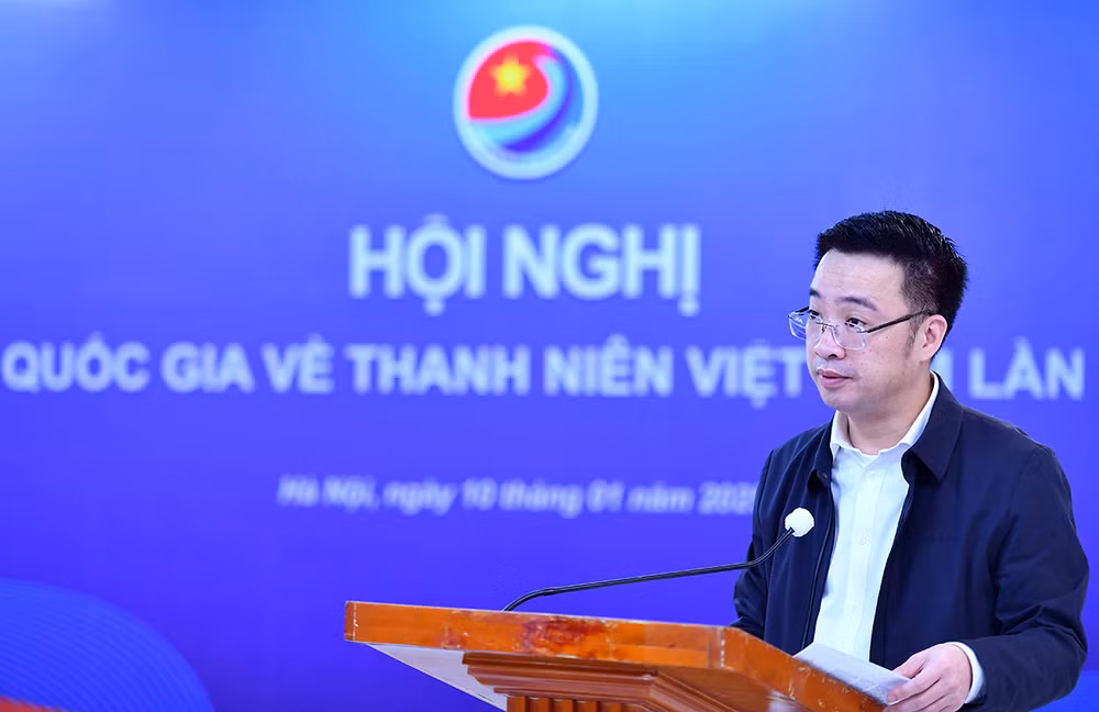 Bí thư Trung ương Đoàn, Chủ tịch Hội Liên hiệp Thanh niên Việt Nam, Phó Chủ nhiệm Thường trực Ủy ban quốc gia về Thanh niên Việt Nam Nguyễn Tường Lâm báo cáo công tác triển khai nhiệm vụ của Ủy ban năm 2024.