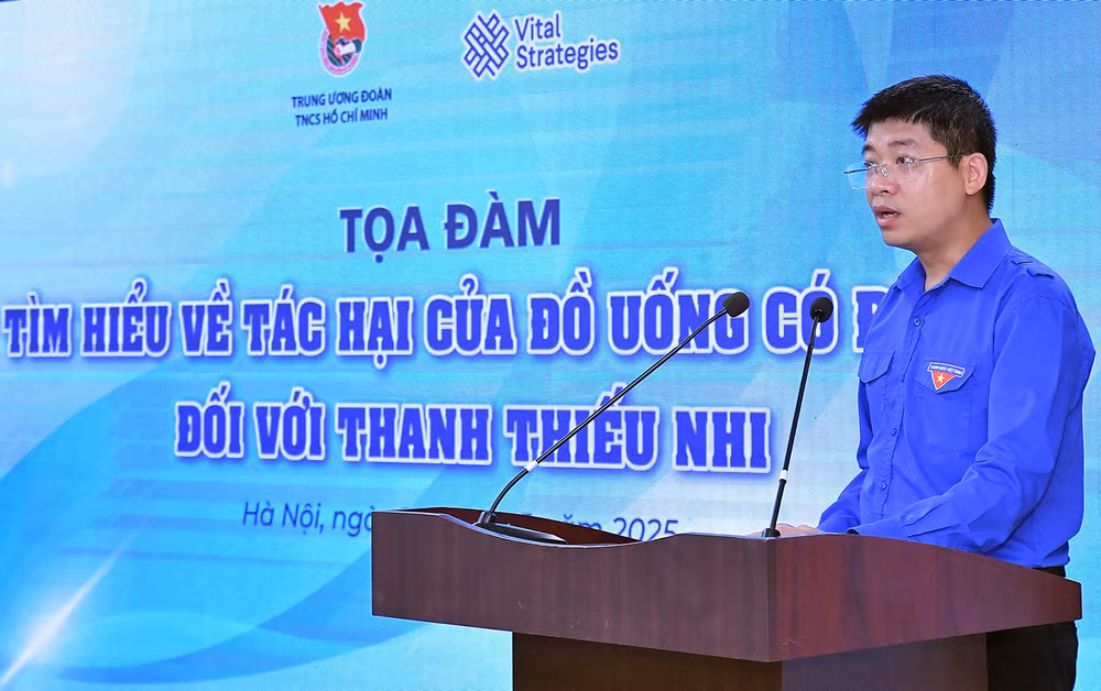 Đồng chí Cù Đức Quân phát biểu ý kiến tại Tọa đàm.