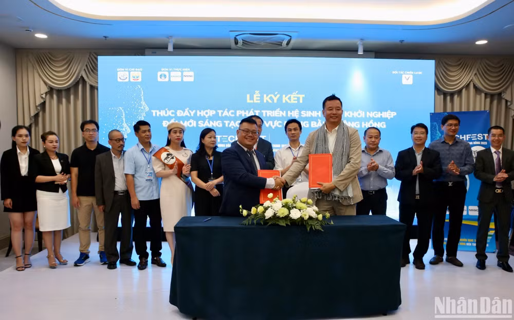 Ký kết thỏa thuận hợp tác phát triển hệ sinh thái khởi nghiệp đổi mới sáng tạo vùng đồng bằng sông Hồng.