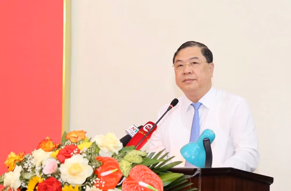 Đồng chí Phạm Gia Túc, Ủy viên Trung ương Đảng, Bí thư Tỉnh ủy Nam Định phát biểu ý kiến tại kỳ họp.