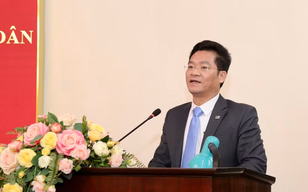 Phó Chủ tịch Thường trực Ủy ban nhân dân tỉnh Nam Định Trần Anh Dũng phát biểu ý kiến tại hội nghị.
